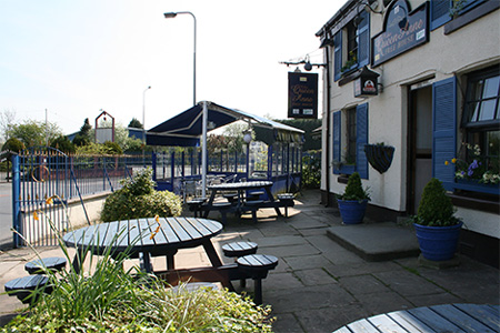 Queen Anne Golborne, pub near Haydock Park